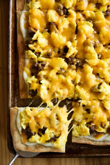 Overhead view of Easy Breakfast Pizza.