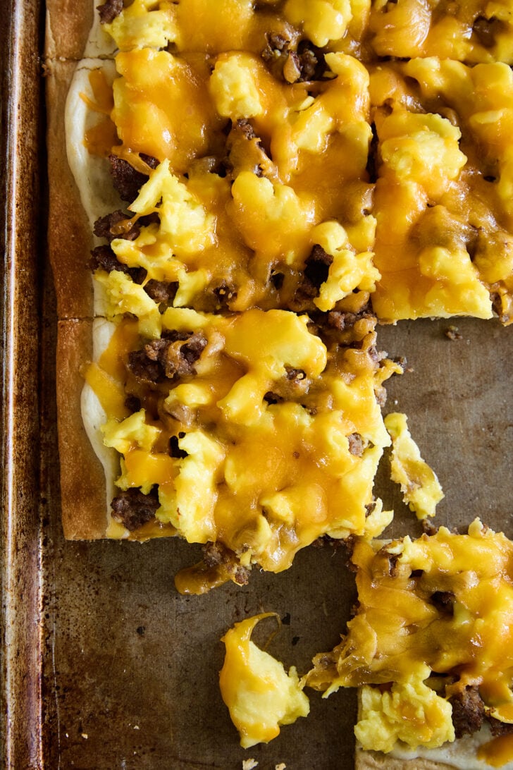 Overhead view of Easy Breakfast Pizza.