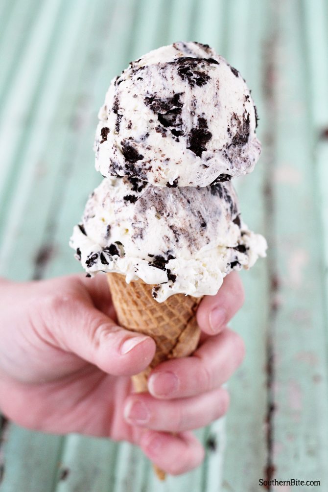 No-Churn Oreo Ice Cream | Seriously the easiest ice cream ever!  