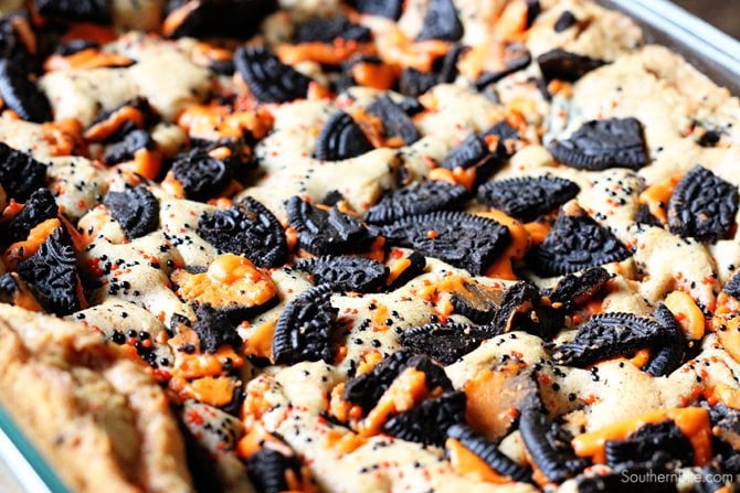 These Oreo Chewies combine two of my favorite things - Oreos and delicious chewy blondies! 