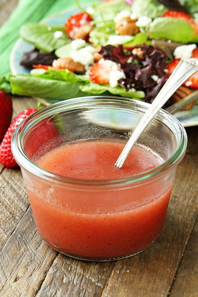 This Strawberry Vinaigrette proves that less is more. It calls for only 5 ingredients and takes about 5 minutes to make. #ad #NewNESTEA #LessIsMore 