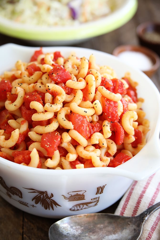 Macaroni and tomato grits close photo